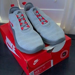 Nike Men’s Air Max Motion 2 | 10.5 | Red and Gray